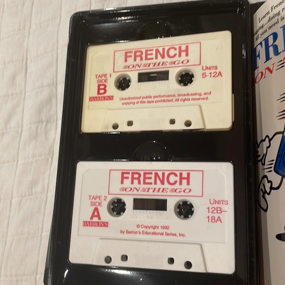 Barrons French on the go level one audiocassettes & book dialogue & words list - Picture 5 of 5